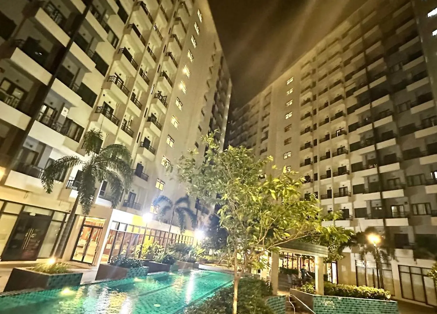 Ξενοδοχείο με διαμερίσματα C A Staycation Paranaque City